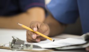 die Abschlussprüfungen für H und R :
 18.05. Deutsch, 20.05. Englisch, 22.05. Mathematik.